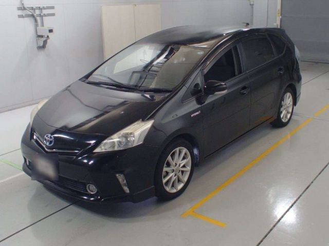 30188 Toyota Prius alpha ZVW41W 2011 г. (CAA Chubu)